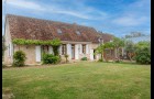 Ancienne ferme rénovée avec piscine, un gîte, boxes pour chevaux, sur 12 Hectares proche de Loches